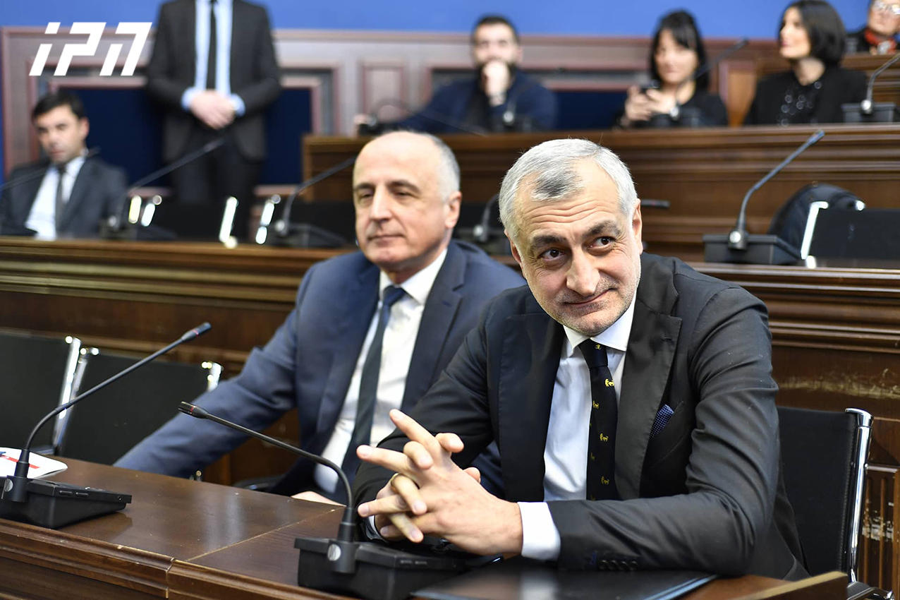 პროკურატურამ მამუკა ხაზარაძეს და ბადრი ჯაფარიძეს დიდი ოდენობით უკანონო შემოსავლის ლეგალიზაციის ფაქტზე ბრალი წარუდგინა