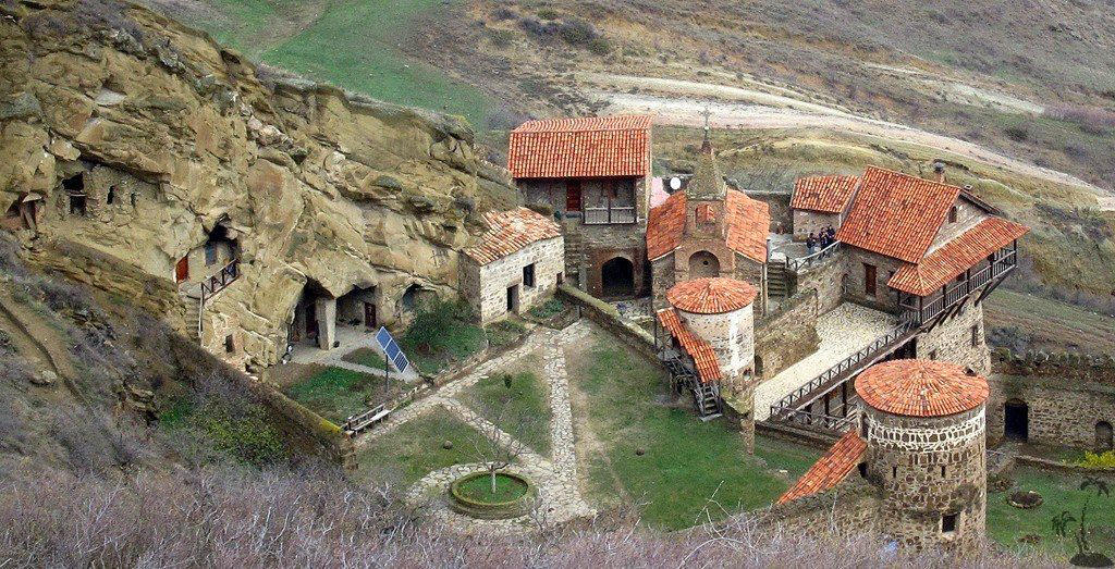 დავით გარეჯის არქიმანდრიტ კირიონის ინფორმაციით, აზერბაიჯანელებმა უდაბნოს მონასტერი ჩაკეტეს და სასულიერო პირებს აღარ უშვებენ