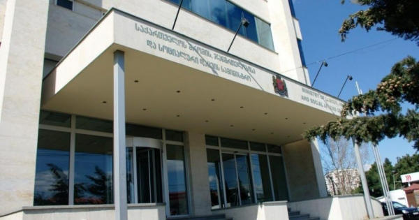 ჯანდაცვის სამინისტრო - დევნილების მიერ „დირსის“ საკუთრებაში შეჭრა უკანონო ქმედებაა, მათი განსახლების საკითხი იმ დრომდე არ განიხილება, ვიდრე თვითნებურად დაკავებულ ფართებს არ გაათავისუფლებენ