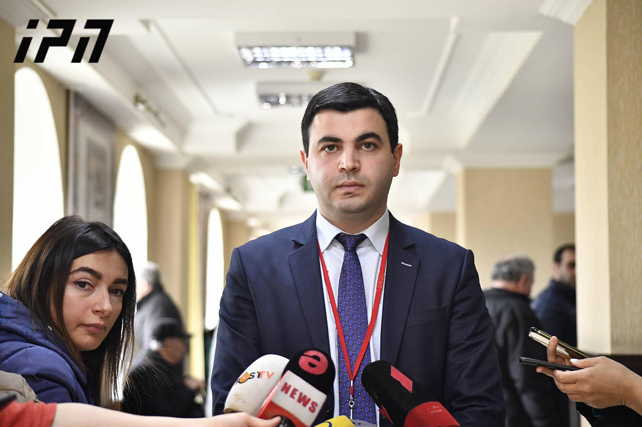 პროკურორის ინფორმაციით, დაკითხულმა მოწმეებმა ზვიად კუპრავას მიერ მოსამართლის მიმართ შეურაცხმყოფელი ფრაზების წარმოთქმის ფაქტი დაადასტურეს