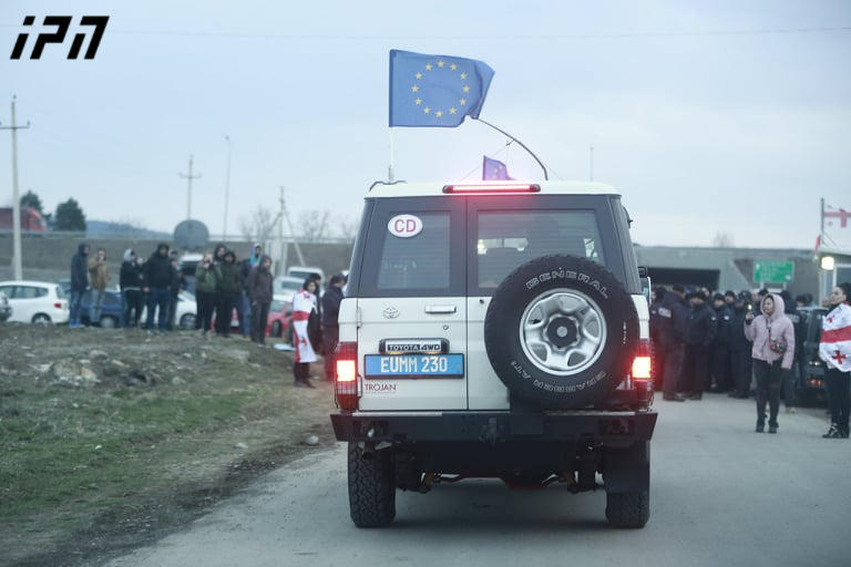 У въезда в Хурвалети между собравшимися и правоохранителями произошла словесная перепалка