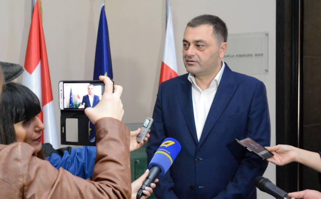 რუსთავის მერის სახლი გაქურდეს