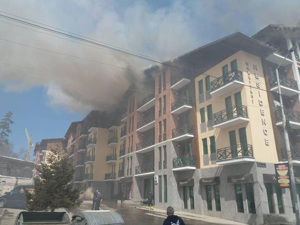 ბაკურიანში სასტუმრო „რეზიდენსში“ ხანძრის ლოკალიზება ამ დრომდე ვერ ხერხდება