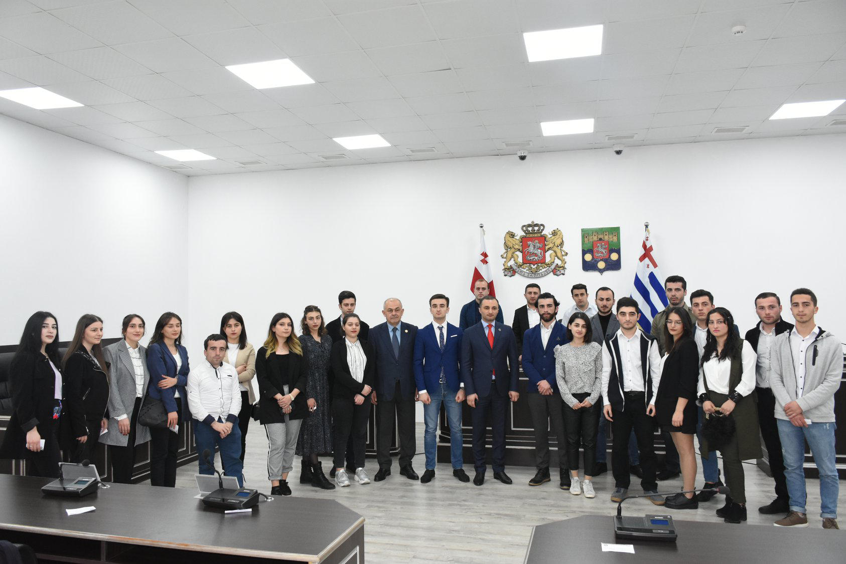 კანონმდებლებმა ახალგაზრდული უმაღლესი საბჭოს წევრებს უმასპინძლეს