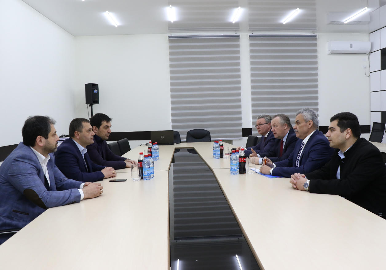 ბელორუსის ელჩი რუსთავის მერს ირაკლი ტაბაღუას შეხვდა