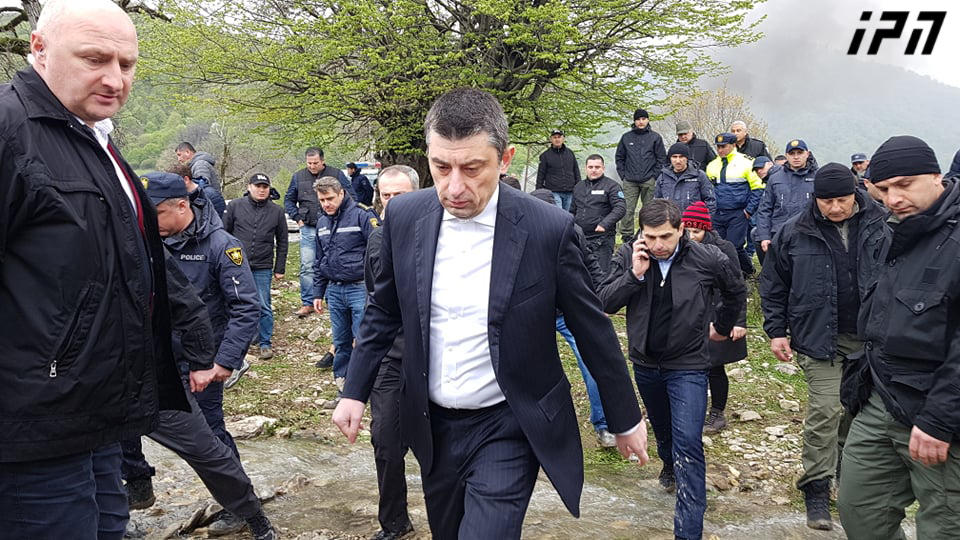 გიორგი გახარია, მაია ცქიტიშვილი და ლევან დავითაშვილი პანკისის ხეობაში ადგილობრივებს ხვდებიან