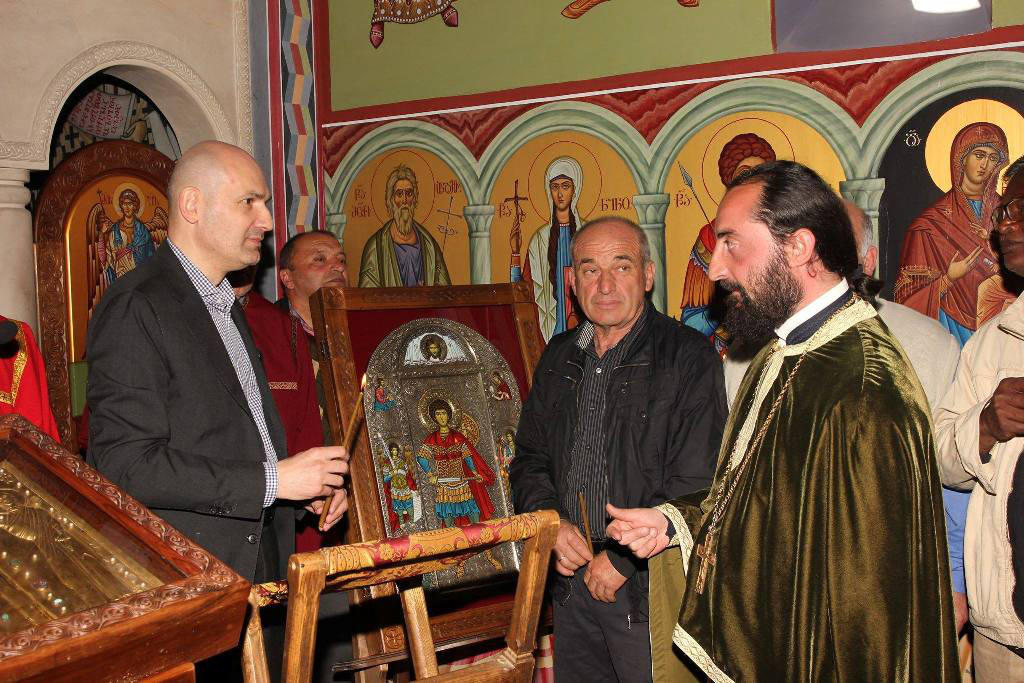იერუსალიმიდან ჩამოტანილი სადაფის ჯვარი ილორის წმინდა გიორგის სახელობის ეკლესიაში დააბრძანეს