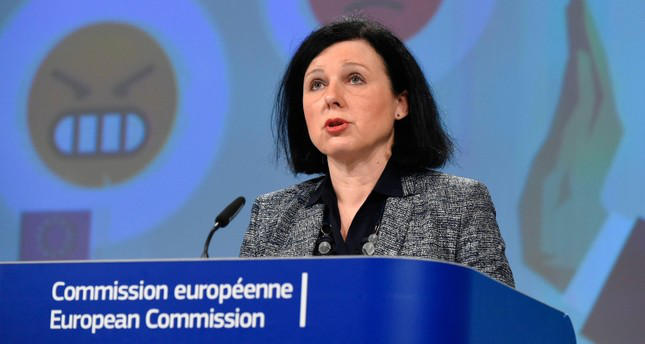 ევროკომისიის ვიცე-პრეზიდენტი - საპარლამენტო არჩევნები საქართველოს ევროკავშირისკენ გზისთვის გადამწყვეტია - ბოლო თვეებში მმართველი ოფიციალური პირები გამოვიდნენ კანონების წინადადებებით, რომელთაც ქვეყანა ამ მიზანს დააშორეს