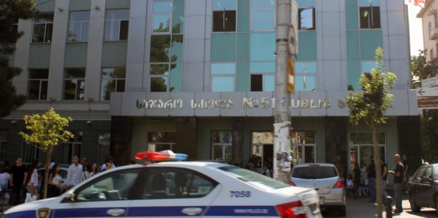 არსებული ინფორმაციით, 51-ე სკოლასთან, "ბოლო ზარზე", მოზარდებს შორის ...