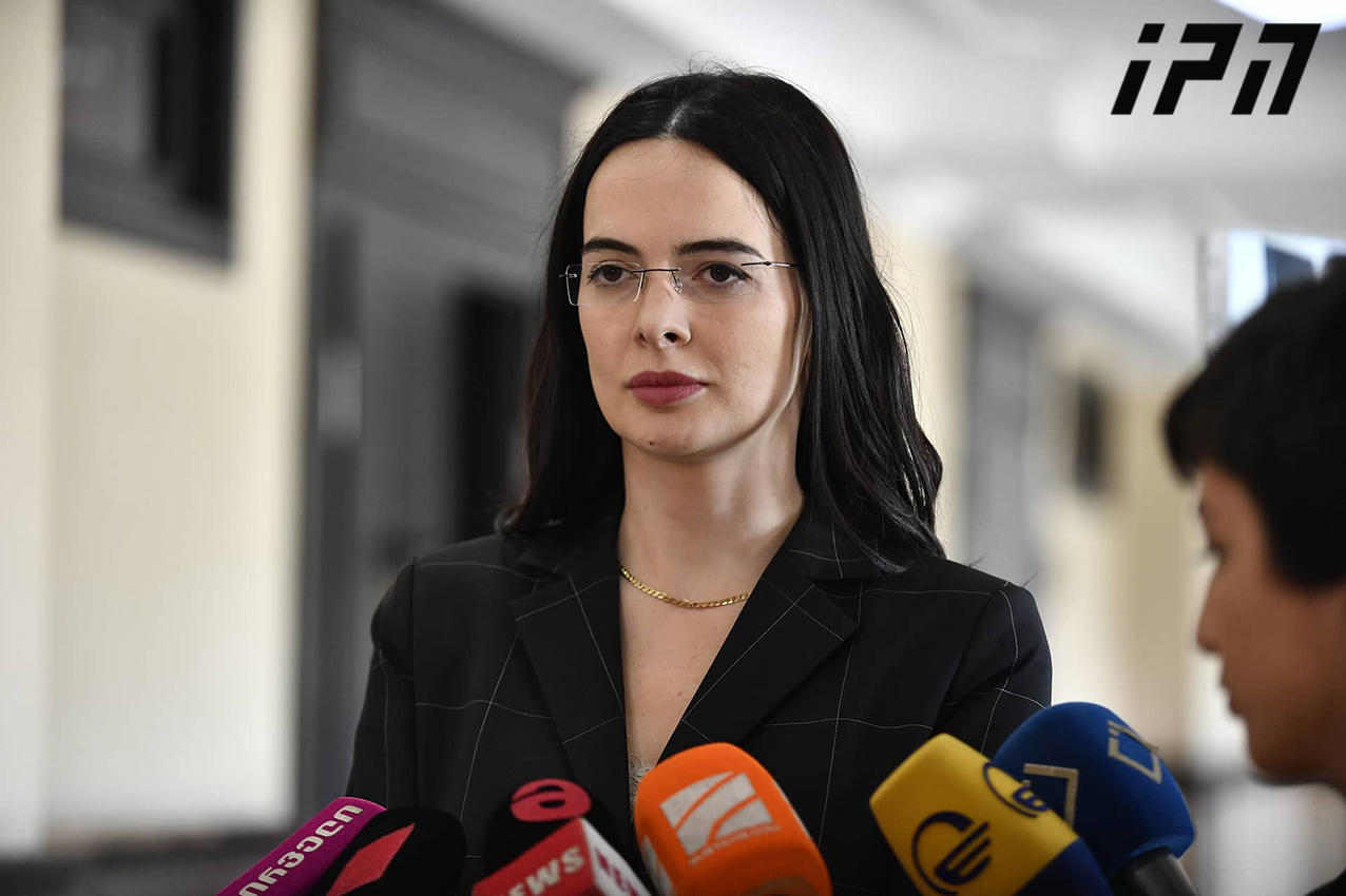 გარიგებული მატჩების საქმეზე ბრალდებული ჯონი შეროზიას ადვოკატის განცხადებით, ფეხბურთელები ერთ-ერთი პირის სიცოცხლის გადასარჩენად დათანხმდნენ გარიგებას