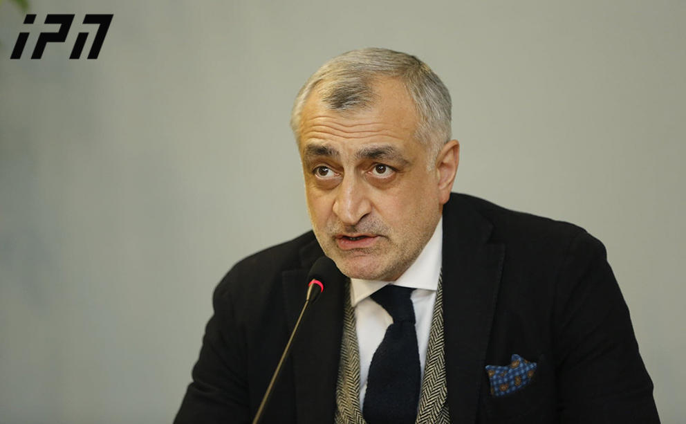 მამუკა ხაზარაძის განცხადებით, ის და ბადრი ჯაფარიძე თავიანთ აქციებს „ანაკლიის კონსორციუმში“ სამართავად გადასცემენ საერთაშორისო სატრასტო ფონდს,  ვიდრე არ გაქარწყლდება  მათ  წინააღმდეგ წარდგენილი უსაფუძვლო ბრალდებები