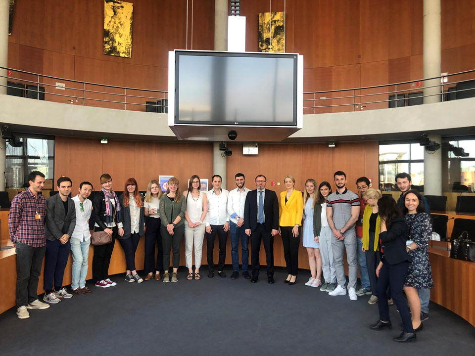 გერმანიაში საქართველოს ელჩი ბუნდესტაგის სტიპენდიანტებს შეხვდა