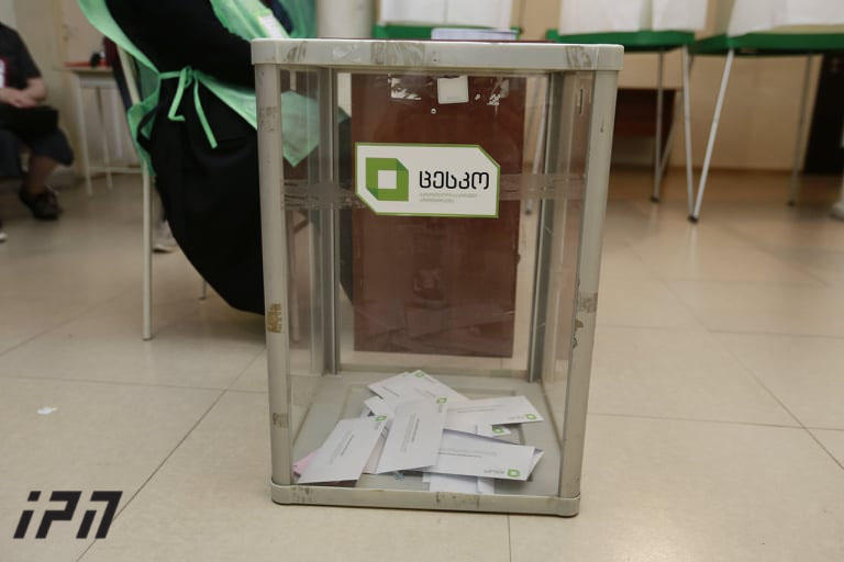 არჩევნების დღეს კანონით დადგენილი რიგი აკრძალვები მოქმედებს