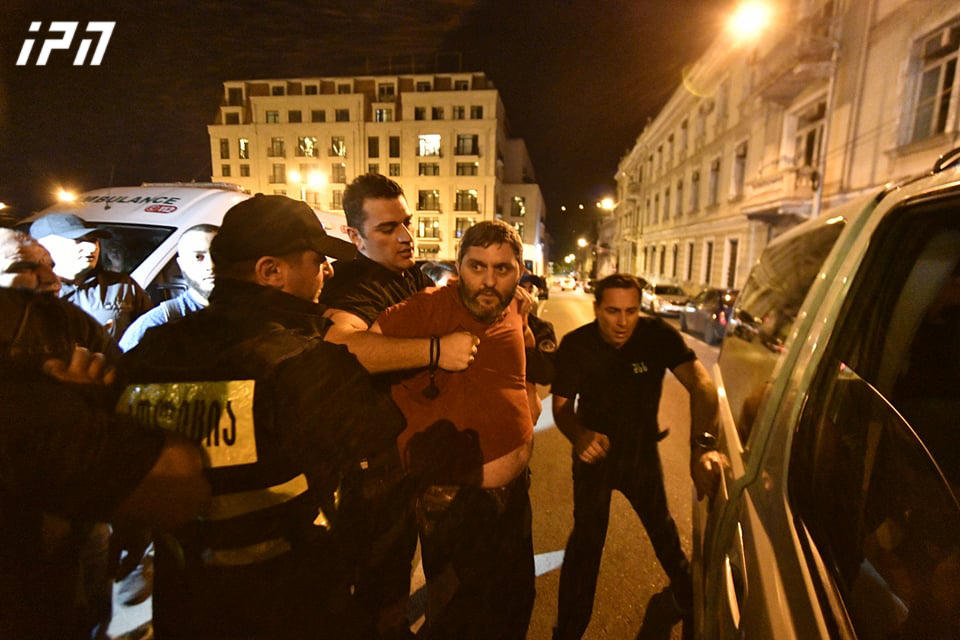 Reports : Police arrest at least 20 counter-demonstrators