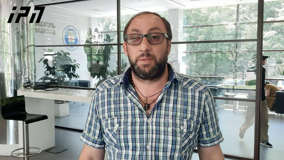 ადვოკატის განცხადებით, მისი დაცვის ქვეშ მყოფი არასრულწლოვანი, რომელიც ასევე არასრულწლოვანის მკვლელობის ბრალდებითაა დაკავებული, მომხდარს „ნანობს და განიცდის“