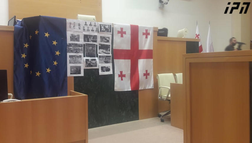 Photos of Giorgi Antsukhelidze, Giga Otkhozoria, Archil Tatunashvili exhibited in Parliament’s session hall