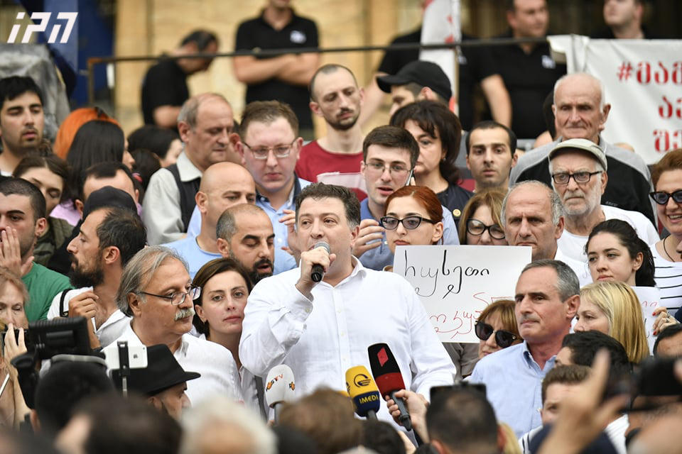 გიგი უგულავას განცხადებით, აქცია არ დაიშლება სანამ ირაკლი კობახიძე, გიორგი გახარია და ვახტანგ გომელაური არ გადადგებიან