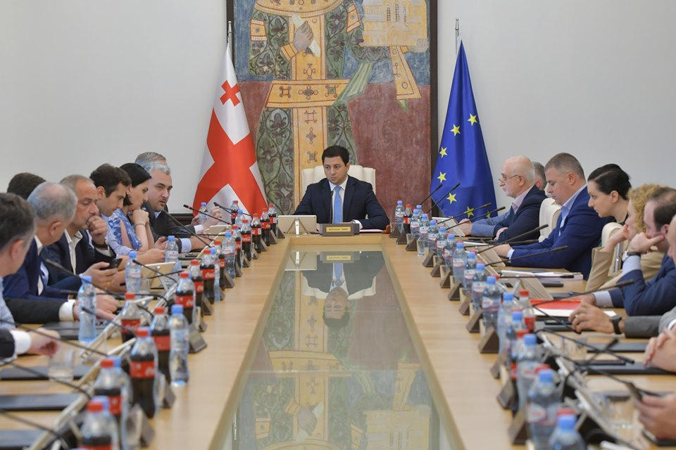 პარლამენტის ბიურომ ფრაქცია „ქართული ოცნების“ მიმართვა კომიტეტების შემადგენლობაში ცვლილებების თაობაზე ცნობად მიიღო