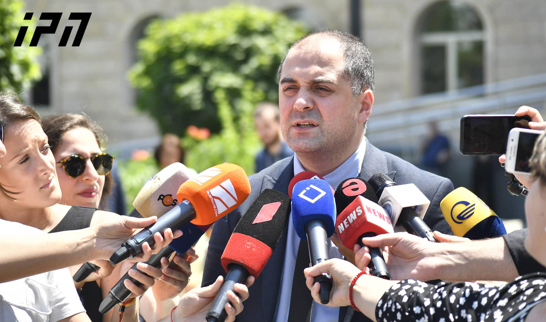ამირან გულუაშვილის განცხადებით, პროკურატურა ძალაში ტოვებს შეთავაზებას, რომ ნიკა მელიას მიერ გირაოს გადახდის შემთხვევაში, სასამართლოს პატიმრობის შეცვლის შუამდგომლობით მიმართავს