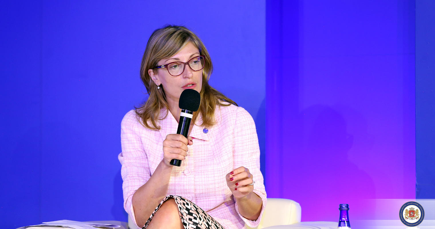 ეკატერინა ზაჰარიევას განცხადებით, ბულგარეთი საქართველოს ჰუმანიტარულ დახმარებას, სამედიცინო მარაგების სახით 500 შეკვრა სპეციალურ აღჭურვილობას გადმოსცემს