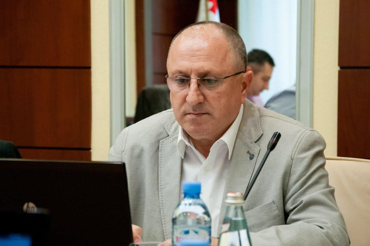 სერგო მეთოფიშვილი ბესო ალავიძეზე - გაურიგდა სასამართლოს წინააღმდეგ მებრძოლ უსამშობლო არასამთავრობოებს და მათ პატრონებს, შესაბამისი სარგებელიც მიიღო უკვე ერთ-ერთ ქვეყანაში თავშესაფრის სახით