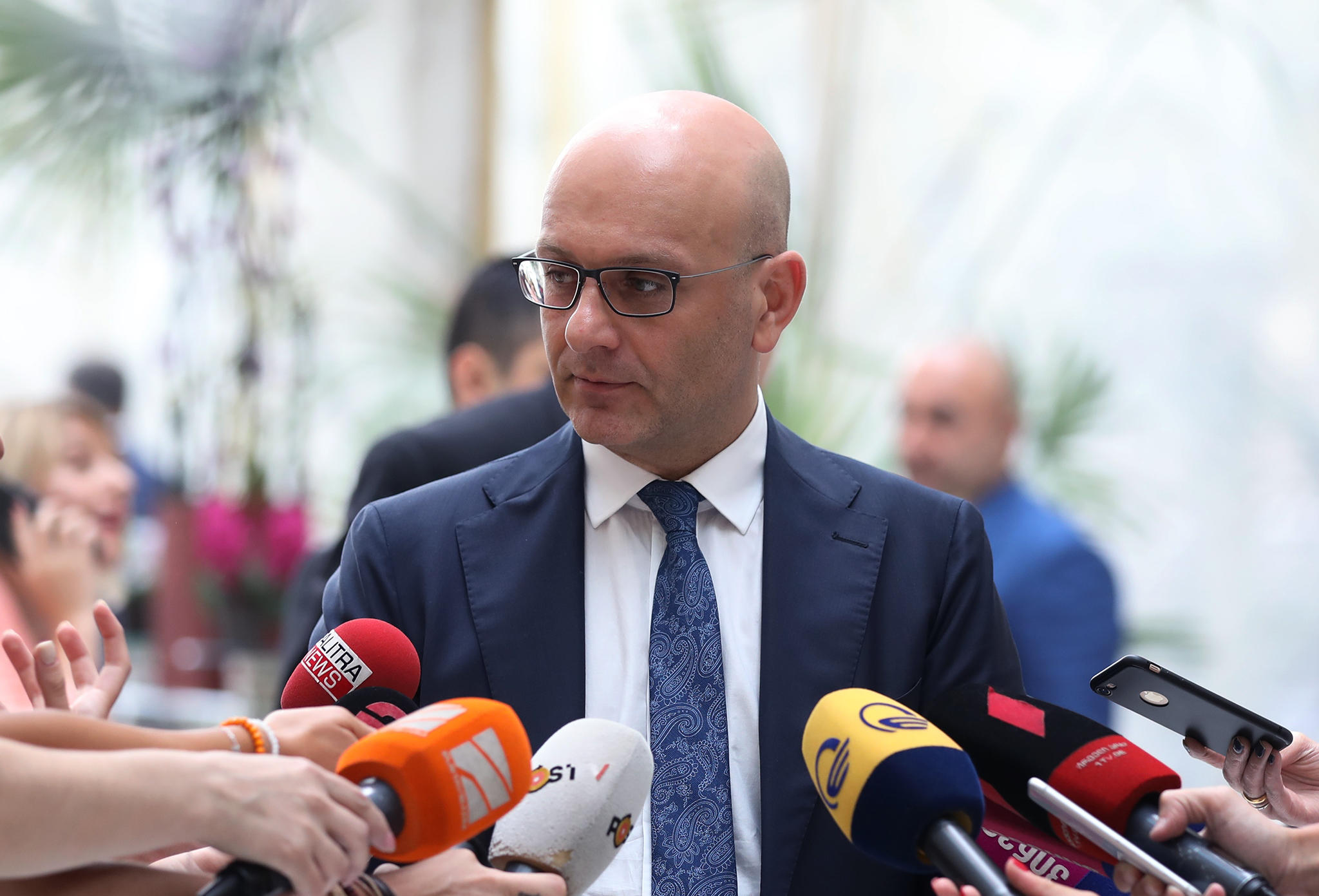 ივანე მაჭავარიანის განცხადებით, იმ ფონზე, რომ მოქალაქეები პანდემიის გამო გასართობ ღონისძიებებში ვერ მონაწილეობენ, ქალაქის განათება აუცილებელია