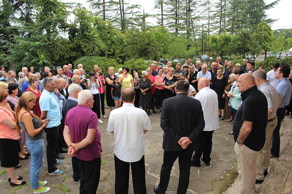 ჯანდაცვის მინისტრის მოადგილე თამარ გაბუნია ოზურგეთის სოფლებში მოსახლეობას შეხვდა
