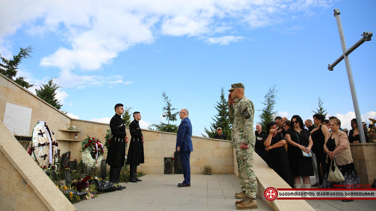 ლევან იზორიამ შინდისთან გმირულად დაღუპული ქართველ ჯარისკაცების  ხსოვნას პატივი მიაგო