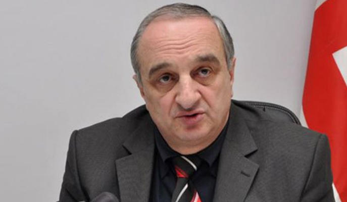 დავით დარახველიძე აფხაზეთის მთავრობაში დევნილთა სამინისტროს შექმნაზე - ხელისუფლება მცირე მთავრობის ინიციატივით გამოვიდა და სამინისტროები გამსხვილდა