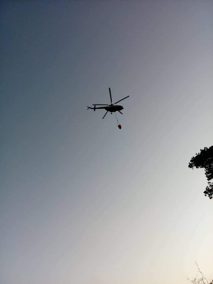 სოფელ საყავრესთან, სადაც ხანძარი დაახლოებით 40 ჰექტარზეა გავრცელებული, ვერტმფრენებმა  დღეს მუშაობა შეაჩერეს