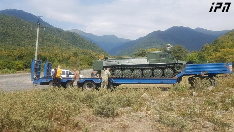 К работам по тушению пожара в Кварельском муниципалитете подключена гусеничная пожарная техника Минобороны Грузии