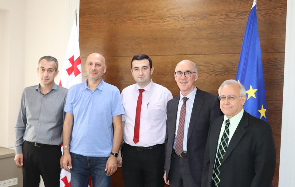 რელიგიის საკითხთა სახელმწიფო სააგენტოს თავმჯდომარე იეჰოვას მოწმეების ადამიანის უფლებათა საერთაშორისო იურისტს შეხვდა