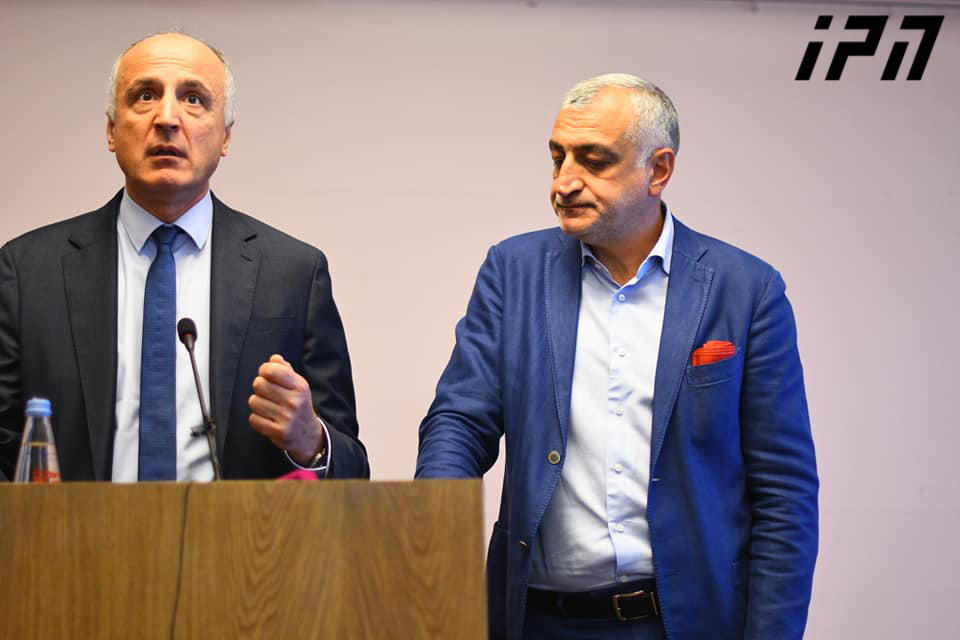ფინანსური მონიტორინგის სამსახური ბრიტანეთისგან მამუკა ხაზარაძისა და ბადრი ჯაფარიძის ანგარიშების დაყადაღებას ითხოვს
