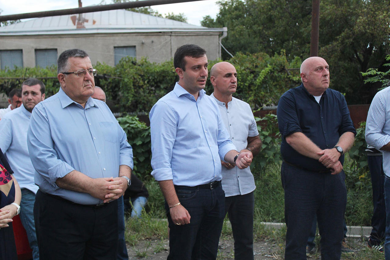 ხელისუფლების წარმომადგენლები ქარელის მუნიციპალიტეტის სოფლების მოსახლეობას შეხვდნენ