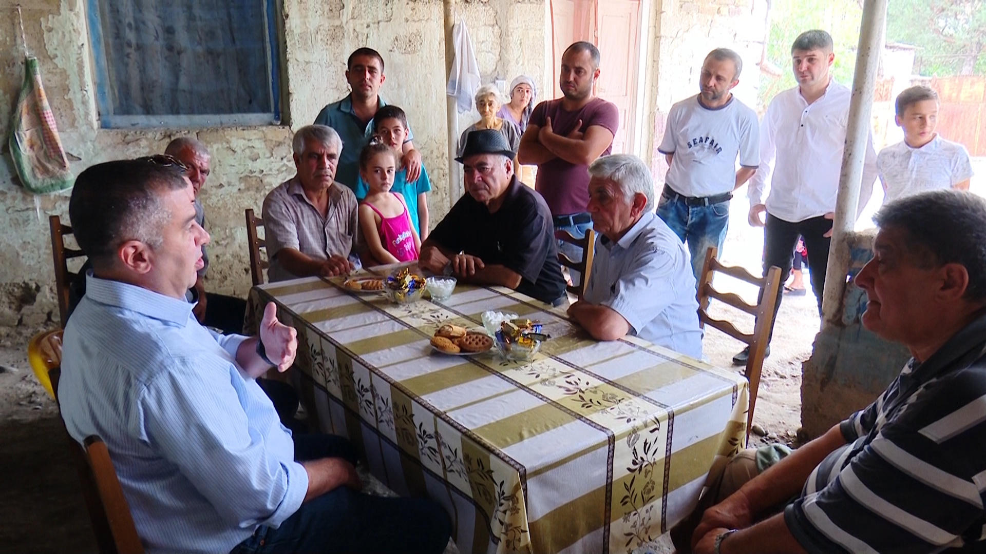 დავით ბაქრაძე - მთავრობამ 6 თვეში 735 მლნ ლარი დახარჯა პრემიებსა და დანამატებზე, რეგიონებში კი, ხალხს ეკონომიკური და სოციალური პრობლემები აწუხებს