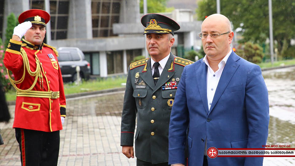 ლევან იზორიამ სამხედრო მოსამსახურეებს მშვიდობისმყოფელის დღე მიულოცა