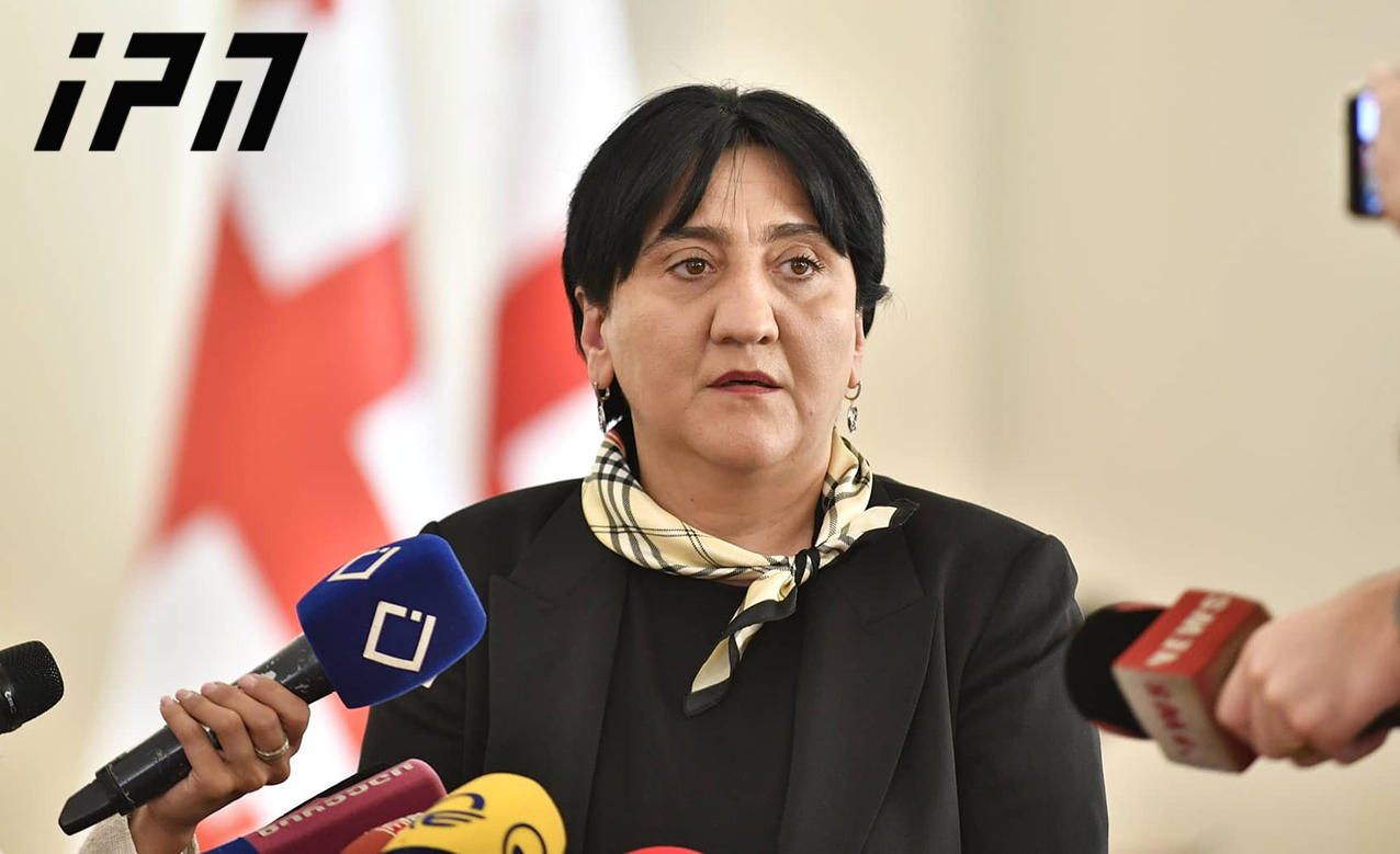 ირმა ინაშვილმა ჟურნალისტებს დევიდ კრამერთან 2010 წელს გადაღებული ფოტო წარუდგინა და განაცხადა, რომ აშშ-ს სახელმწიფო მდივნის ყოფილი თანაშემწე მას ძალიან კარგად იცნობს