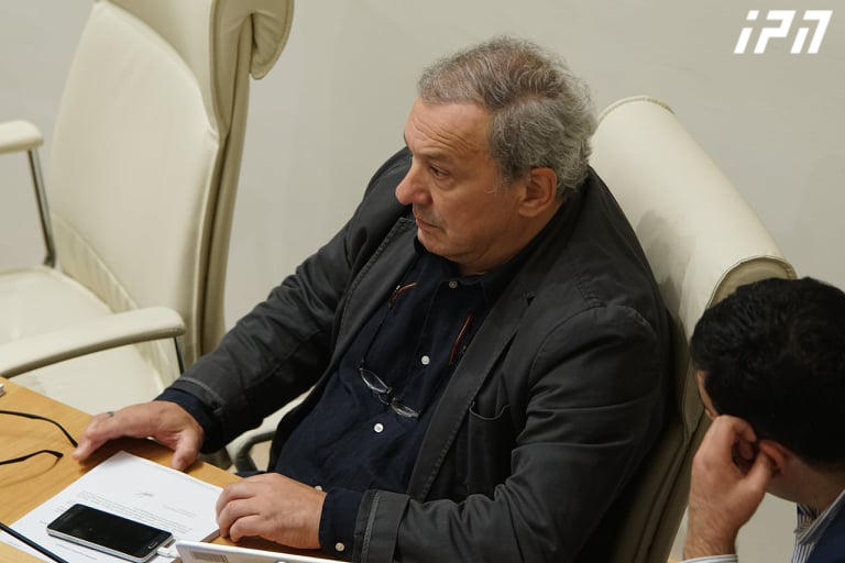 ზაზა პაპუაშვილი გიორგი გახარიას - დიდი თხოვნა მაქვს, ავტორიტეტი შეინარჩუნოთ