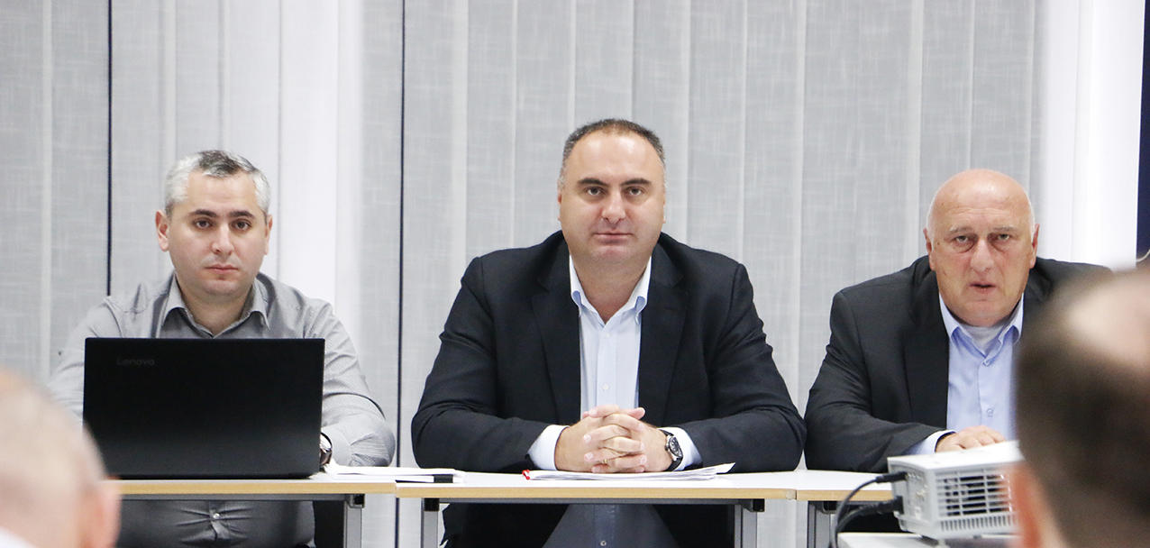 კომისიამ თბილისში დევნილი ოჯახებისთვის ბინების გადაცემის საკითხზე მუშაობა დაიწყო