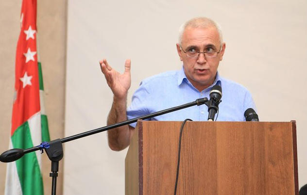 Занявший второе место на т.н. президентских выборах в оккупированной Абхазии Алхас Квициния не признает победу Хаджимба и планирует опротестовывать результаты в суде