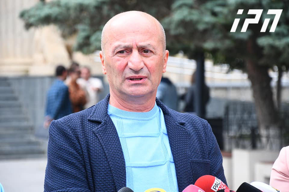 ადვოკატის განცხადებით, სასამართლო პროცესზე მიხეილ კალანდია შეუძლოდ გახდა