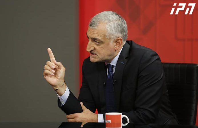 მამუკა ხაზარაძე ბიძინა ივანიშვილთან გამართული შეხვედრის დეტალებზე საუბრობს და აცხადებს, რომ შეხვედრას ვანო ჩხარტიშვილის გარდა, მაშინდელი მთავარი პროკურორი ირაკლი შოთაძეც ესწრებოდა