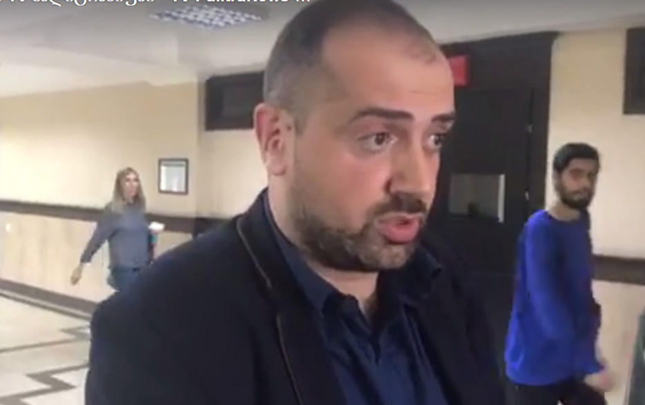 ადვოკატის განცხადებით, სოსო ბაჯელიძის გადაწყვეტილება ბრალის აღიარებასთან დაკავშირებით,  ვინმეს მხრიდან ზეწოლას და შანტაჟს არ უკავშირდება