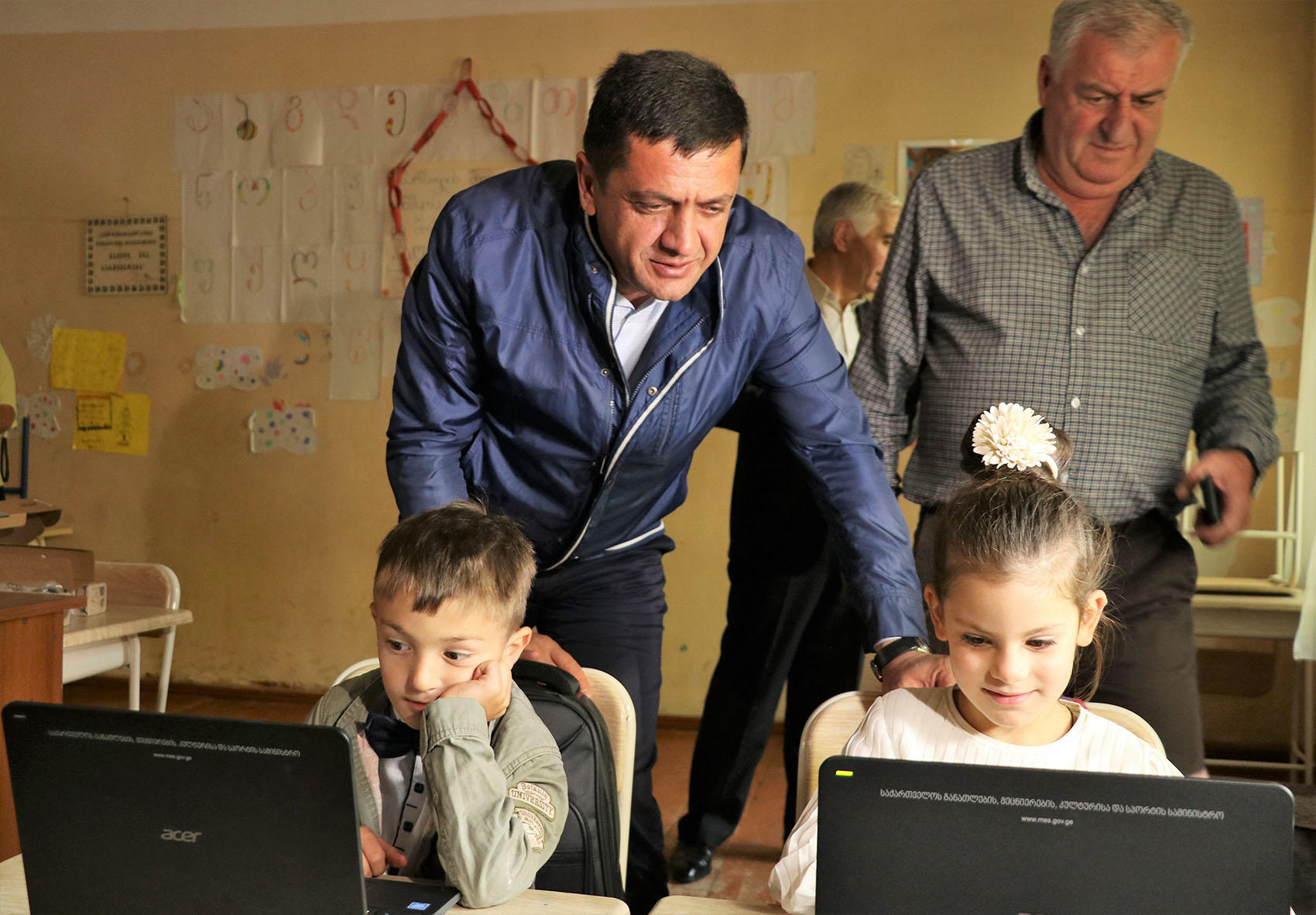 არჩილ ჯაფარიძემ ახალი სასწავლო წლის დაწყება პირველკლასელებს ლენტეხიდან მიულოცა