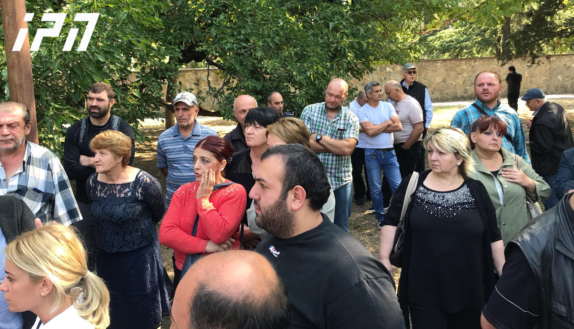 „თბილავიამშენის“ დასაქმებულების ნაწილი ხელფასების ჩარიცხვის მოთხოვნით აქციას მართავს