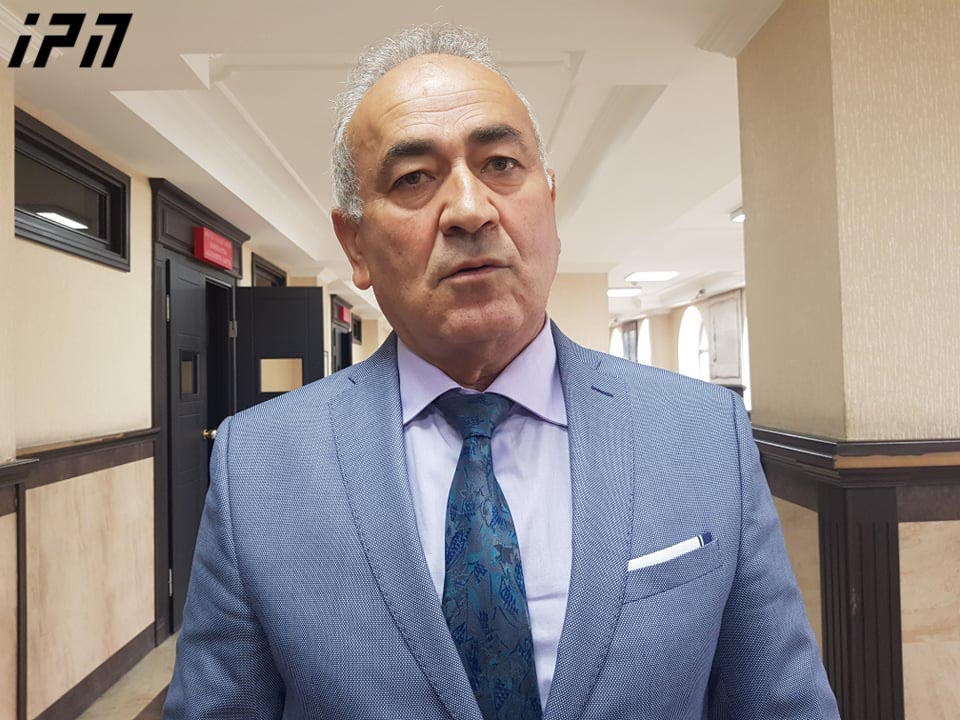 მე-9 სართულიდან გადმოვარდნილი 16 წლის ბიჭის საქმეზე დაკავებულის ადვოკატი - რომელ ძარცვაზეა საუბარი? ტელეფონი ერთი დღით დაალომბარდეს