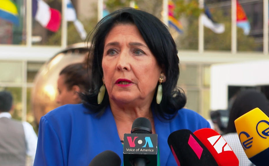 პრეზიდენტი - ჩემი გამოსვლა არანაირად არ ეხებოდა ჯარს, იყო მხოლოდ სტილისტური ფორმა, რომელიც იხმარება რიტორიკაში, მაგრამ როგორც ჩანს, ეს ნაკლებად ცნობილია აქ