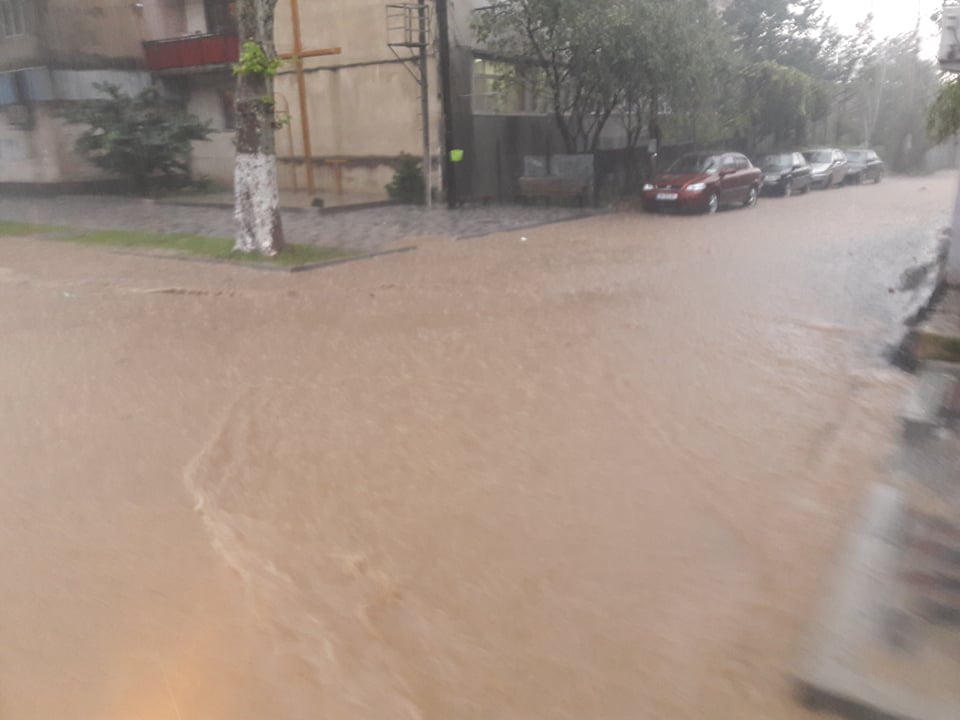 ქუთაისში სტიქიის სალიკვიდაციო სამუშაოები მიმდინარეობს