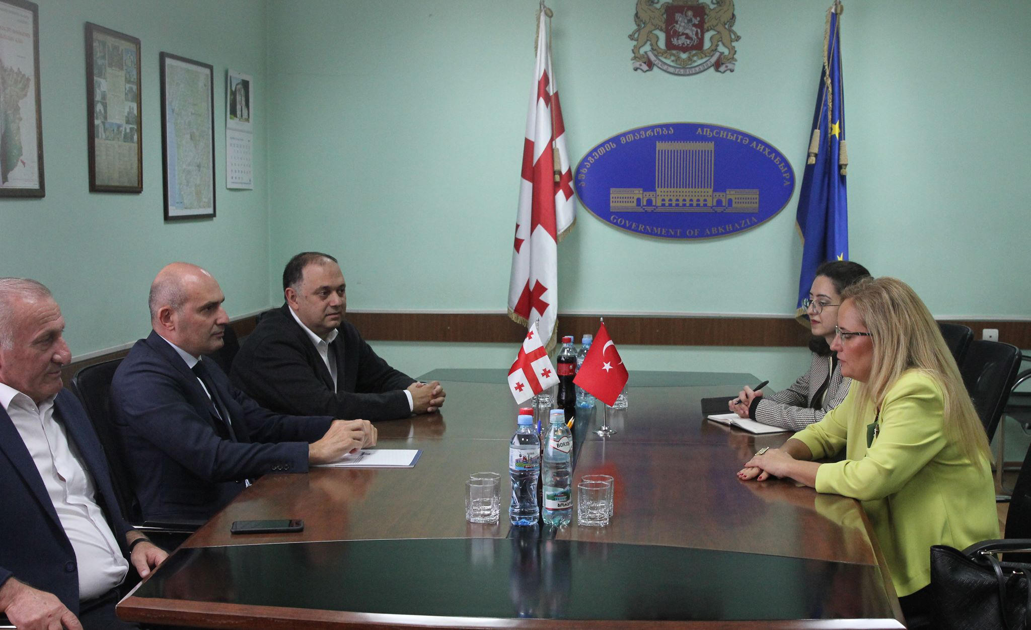 რუსლან აბაშიძე  თურქეთის ელჩს შეხვდა