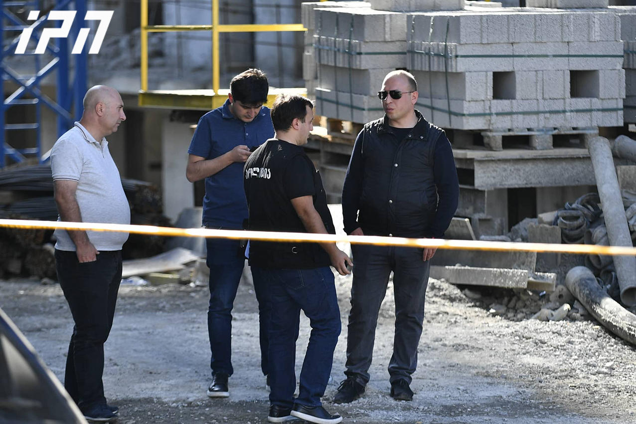 ყიფშიძის ქუჩაზე დაპირისპირების შედეგად დაჭრილ ერთ პირს ჭრილობები თავის და მუცლის არეში აღენიშნება, მეორე კი ბარძაყშია დაჭრილი